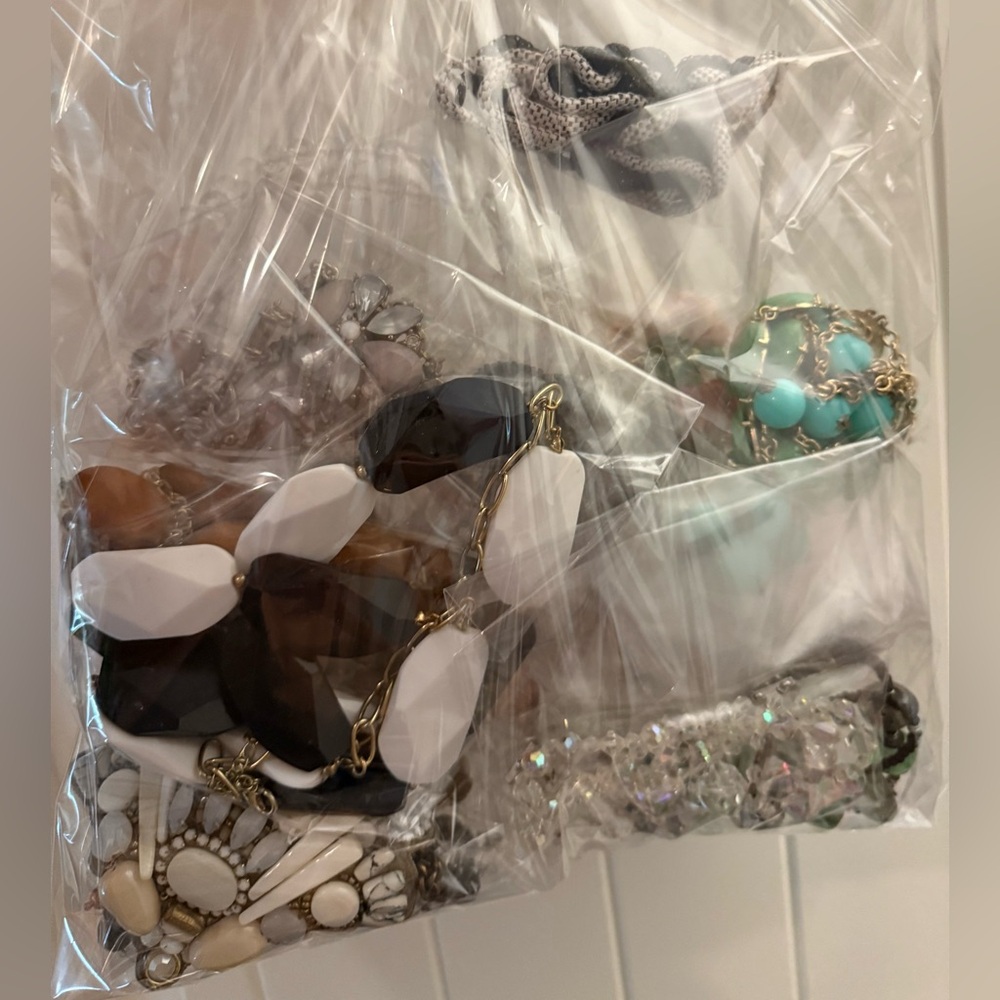 STATEMENT NECKLACES MYSTERY BAG